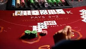 gurita32 Domino QQ live table with player seats and real-time hand display